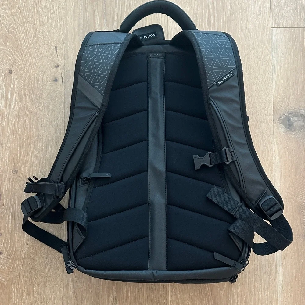 Nomatic Black Men's Travel Pack Backpack 20L Tech Techie Carry-On - Picture 2 of 10